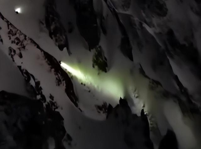 湖南小伙哈巴雪山坠亡，遇难全过程曝光，网友一边倒：不值得同情