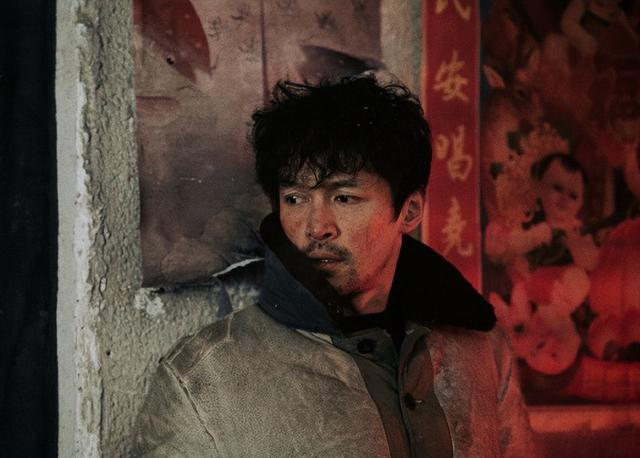 43岁胡歌断崖式衰老，眼袋肿大身材发福，新片票房失利状态差