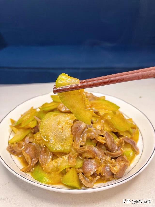 钾是香菇的20倍，建议中老年隔天吃一次，对肝脏好，腿脚也有力