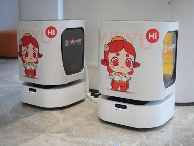 再添“黑科技”！郑州城发美寓机器人助手上线，助力打造“一刻钟便民生活圈”