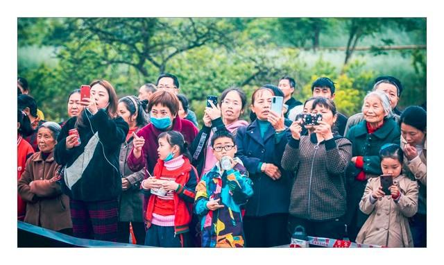 新来的女同事24岁，第一天就问我：哥，听说你是公司“老司机”