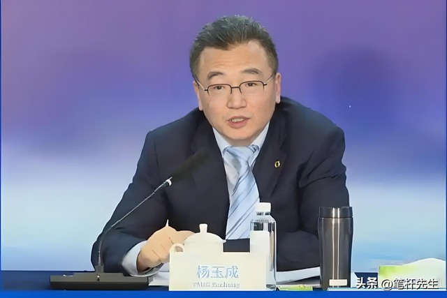 保险圈半年报炸锅！新华狂赚148亿，凭啥甩平安太保几条街？
