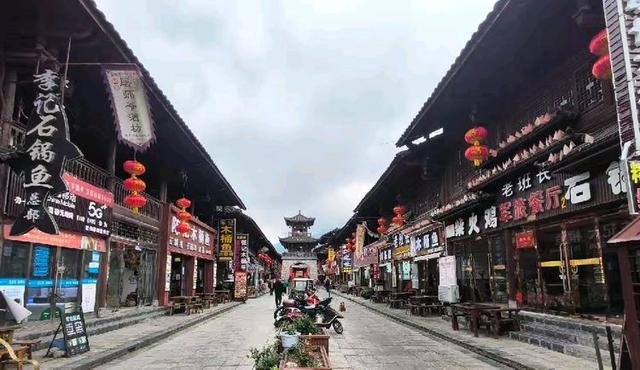 游览汉中市的青木川古镇