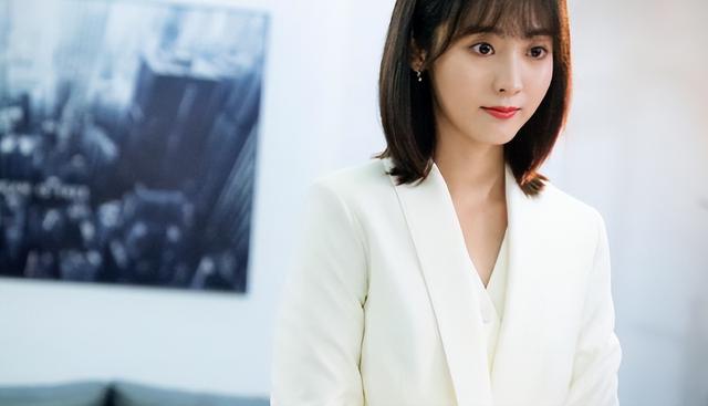 不会演就别尬演，《生万物》最大的败笔，就是请了她这个"戏混子"