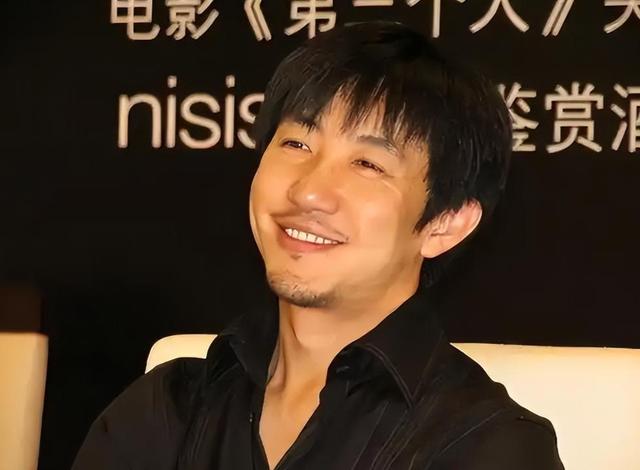 梅婷垫脚、李小冉挡灾，56岁鄢颇娶小15岁娇妻，值吗？