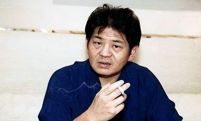 没女人吃不下饭？台湾丑男富豪花20亿泡妞，64岁惨死无人问津