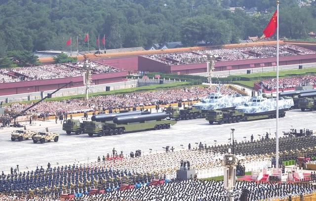 距台不足9公里！解放军堵门式军演，台独武器成摆设，结局已注定