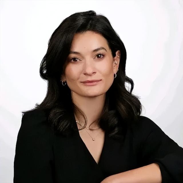 英伟达的未来布局！黄仁勋女儿首秀直播，讲解机器人与AI的重要性