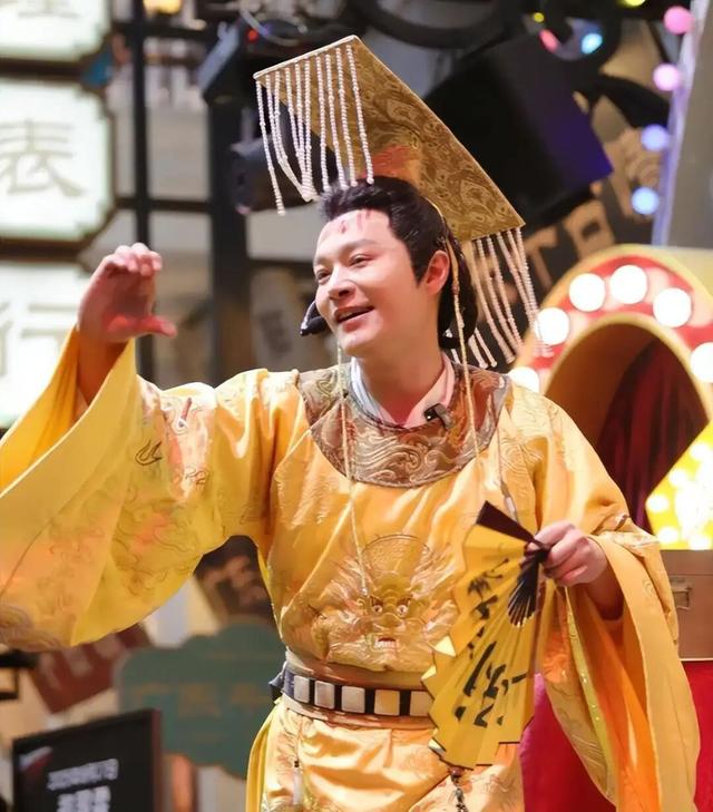 排队2小时，互动1分钟，年轻人“爱上”景区NPC