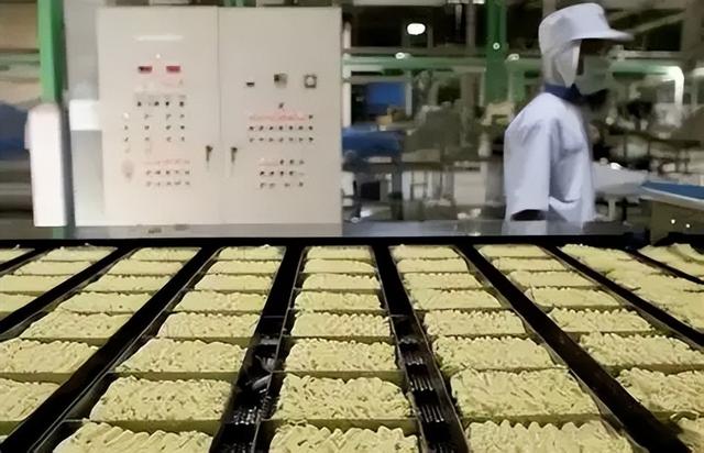 方便面巨头栽了！3年把公司从年销20亿干倒闭，凭野心搞垮自己