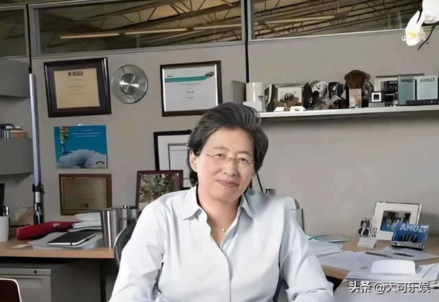年薪4亿！美国的芯片女王竟是中国人，在中国最艰难时她站了出来