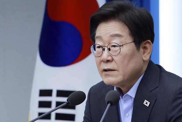 特朗普释放战争信号？李在明低调缺席北京，中方甩出震撼底牌
