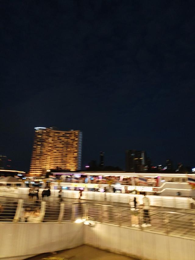 湄南河的夜，是流动的星光