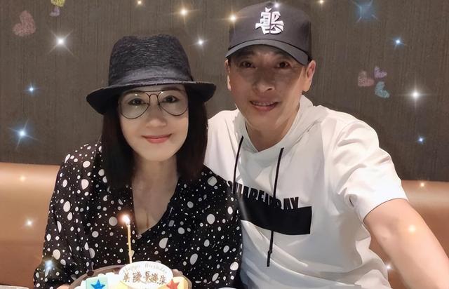 夫妻俩为了不变老，坚持31年不吃肉不生子，如今59岁近照不敢认