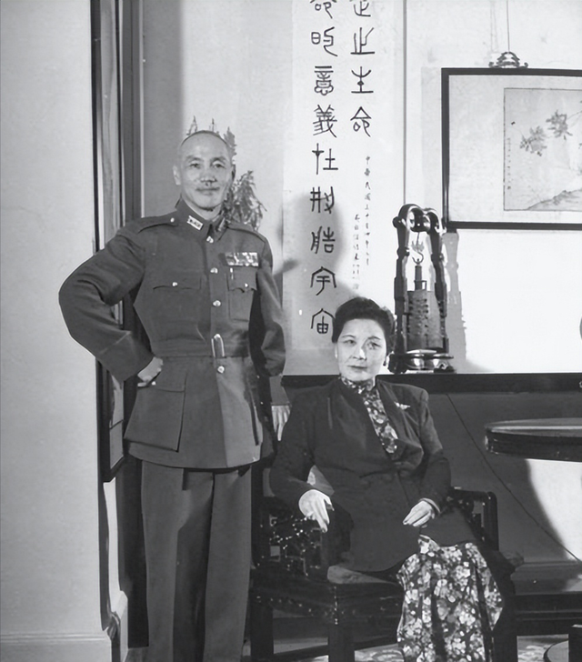 蒋介石晚年曾痛骂：我丢掉大陆怪不得别人，罪魁祸首就是这二人