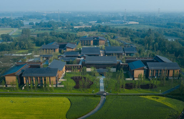 探秘新场景 | 我们试睡了西南首家都喜酒店，恨不得立马跳进泳池