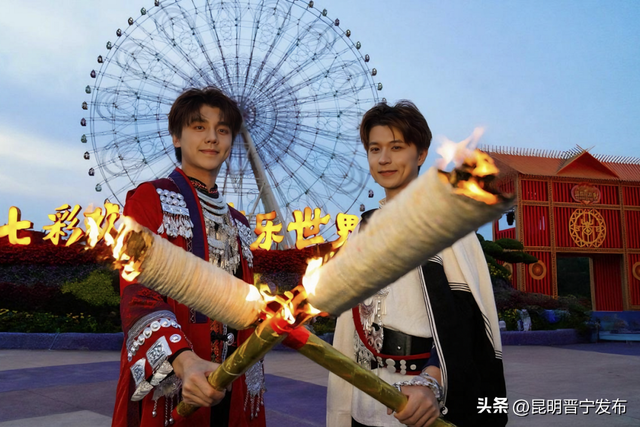 篝火映夜！七彩云南欢乐世界天天都过“火把节”