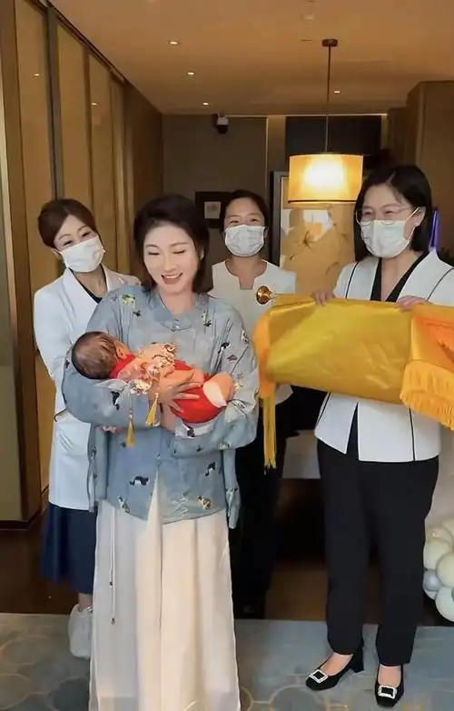 不是恋爱脑！从悬崖爬起到当妈，暖暖是“赌徒”！