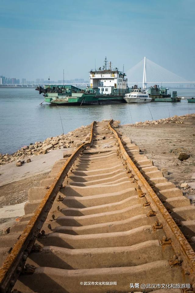 长江水位下降，武汉的秘密藏不住了！