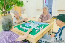 麻将达人邓大爷揭秘：30年经验告诉你，哪个位置打麻将最旺？图片