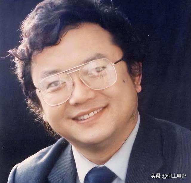 事实证明	，被传卖掉上亿豪宅移民美国的王刚，已经走上另一条大道