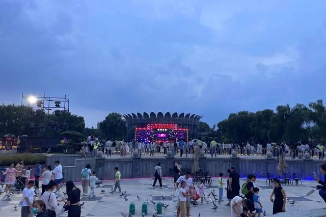 京城夏夜新顶流！蘑幻夜花园嗨翻啦