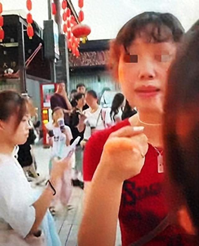 西安老板打晕游客：嚣张连累文旅，景区黑幕曝光，央媒果然没说错