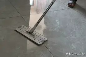 拖地实用技巧，这样拖地面干干净净图片