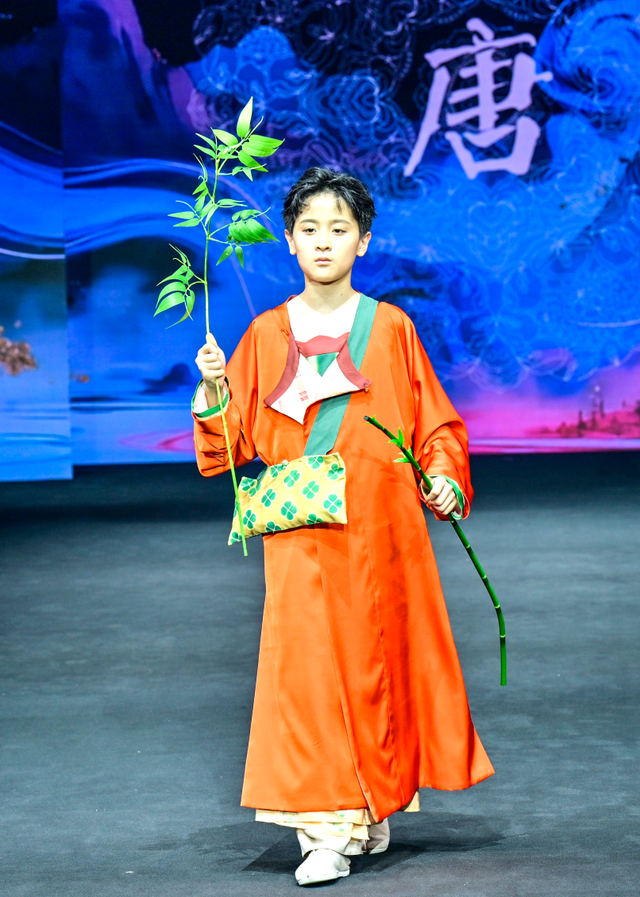 副中心开启少儿时装周！AI汉服大秀+VR体验，还有亲子工坊