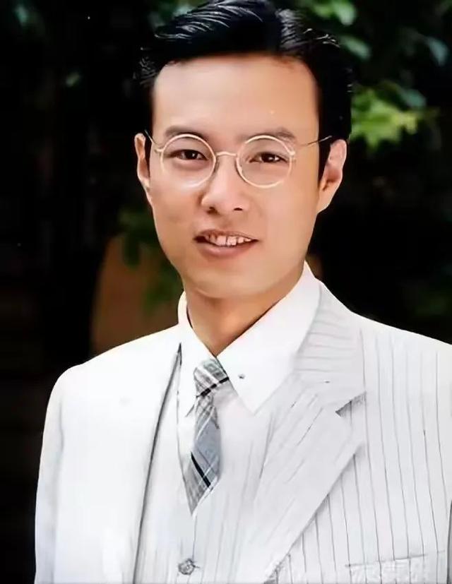 演反派再次爆红！相亲认识妻子，15年零绯闻，一起陪妈妈抗癌！