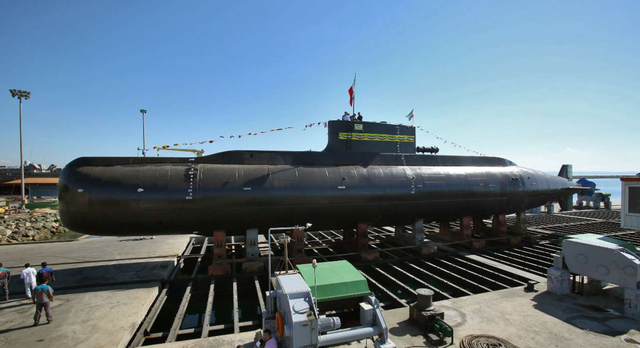 美军航母压境，伊朗“死士	”潜艇紧急出动，能否突破美军阻拦？