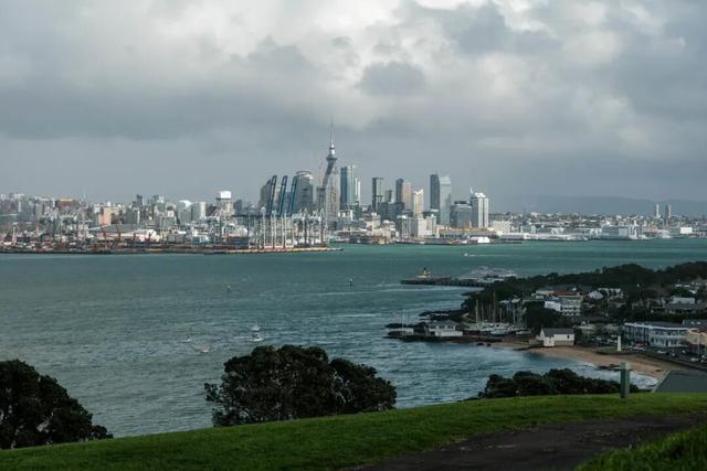 从雪地陷车到撞围栏：境外租车自驾复盘与避坑攻略