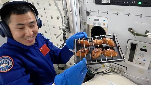 真香！中国把烧烤搬到了太空，中国太强大了，美俄"原汤化原食"？