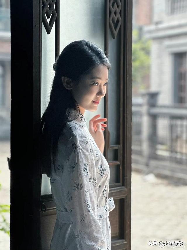 沉默的荣耀：比曾黎、阿美年轻，比隆妮清秀，大学刚毕业就被带火