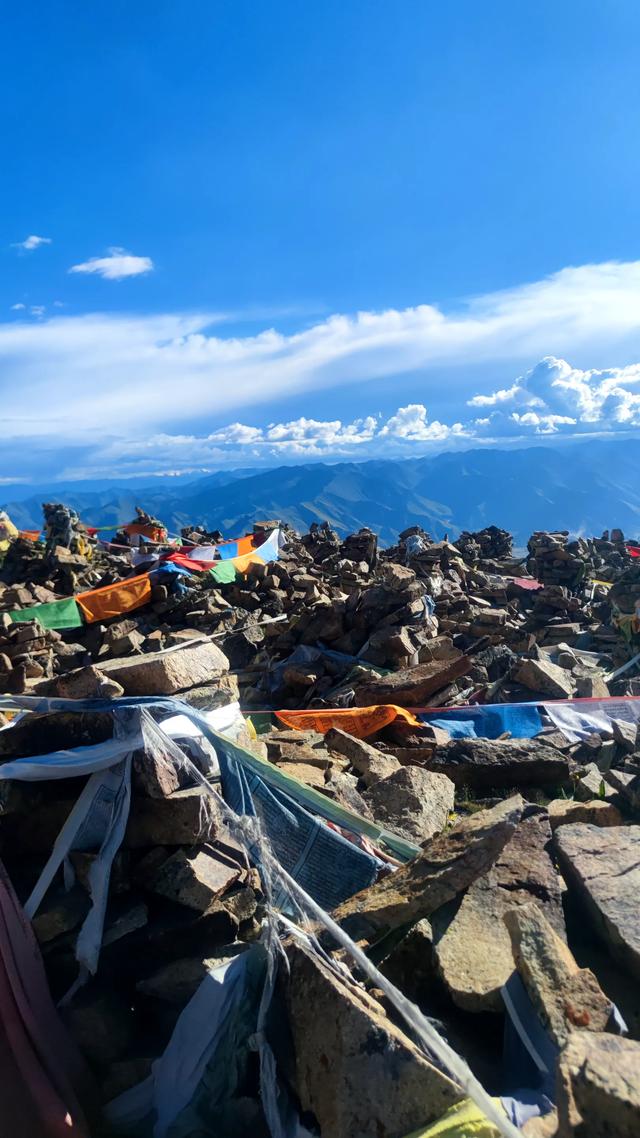 爬拉萨哲蚌寺后山，从海拔3600米到山顶5300米，上下20公里