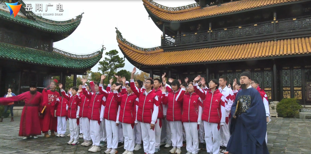 触摸千年文脉 人大附中六百师生洞庭湖畔诵记访楼承雅韵