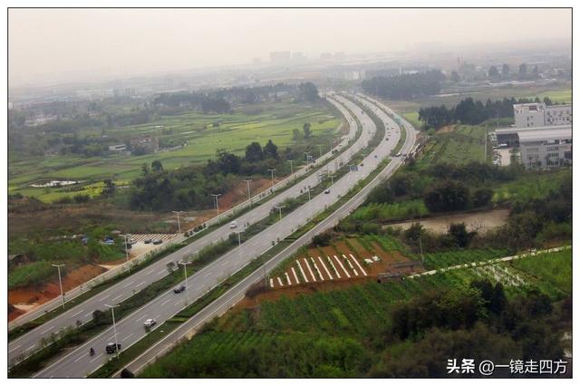 雪峰、云海、田陌 — 西藏林芝至成都空中俯瞰