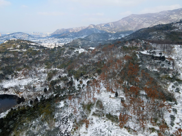 连云港：雪染花果山 仙境落港城