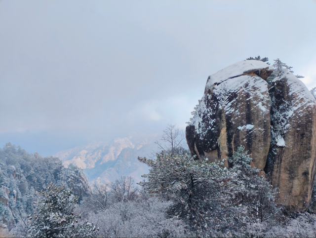 告别秋景，奔赴鸡峰山的第一场雪｜冬日旅行启动