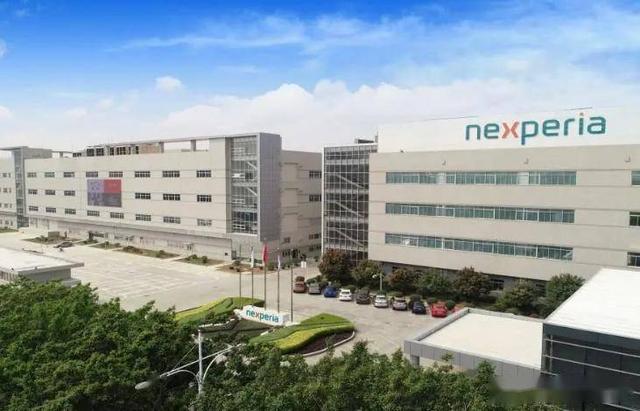 从稀土到AI！美国卡脖子失败，中国制度如何碾压美国科技霸权？