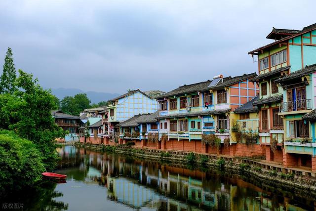 四川又一小镇火了，占地 1.9 万亩总投资 30 亿，有望超过黄龙溪古镇