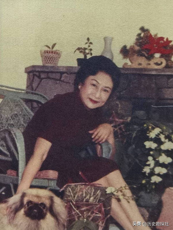 戴笠与胡蝶的真实影像，胡蝶美艳摄人心魄，戴笠面容冷峻不怒自威