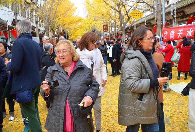西班牙国际友人到访天水黄金大道 体验国人初冬浪漫狂欢活动!