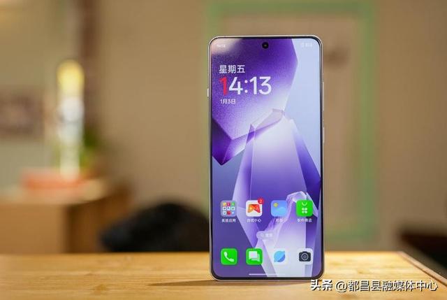 2025公认“接近完美”的5款直屏手机推荐，品质佳口碑好，适合用六年
