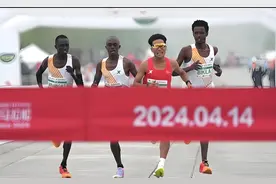 何杰“被保送”北京半马冠军，有钱能使磨推鬼！图片