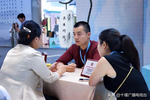 “猛士”车前打太极！中国文化旅游产业博览会十堰展区圈粉无数