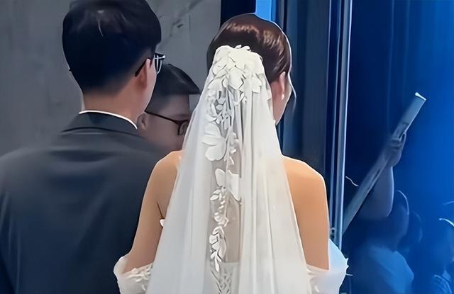 28岁女教师已安葬！给一楼包红包，无彩礼纠纷，弟弟态度让人意外