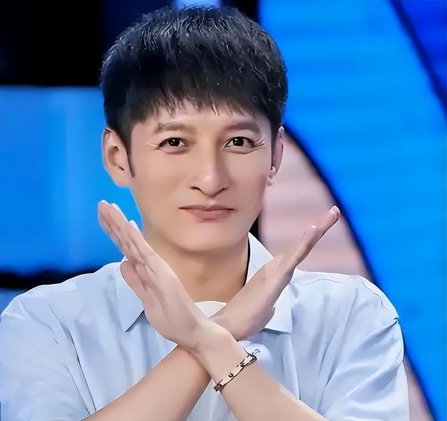 从主持人到“精神病	”	，49岁无妻无子的李维嘉，给不婚人士提了醒