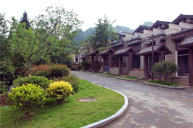 湖北有一个藏在深山密林中的避暑胜地，人少景美，被誉为华中凉都