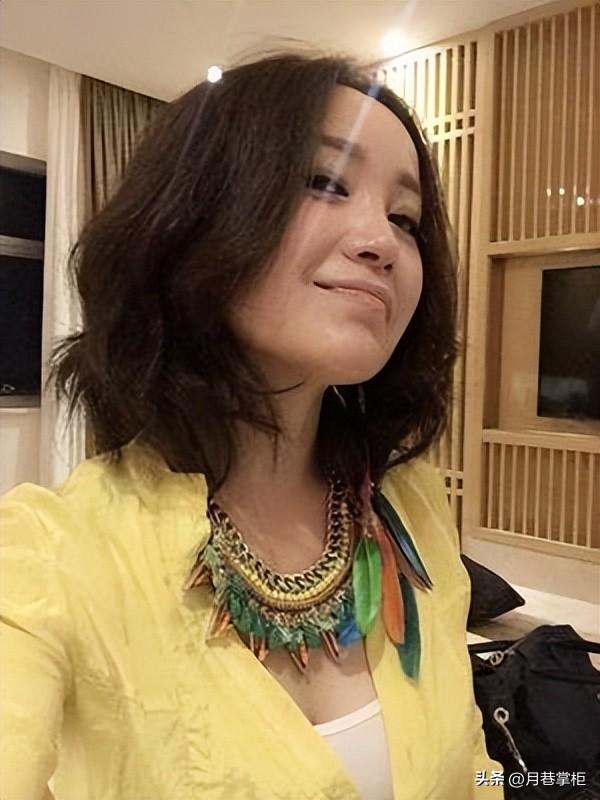 六登春晚，与恩师同居后怀孕，被骗流产，57岁斯琴格日乐晚景凄凉